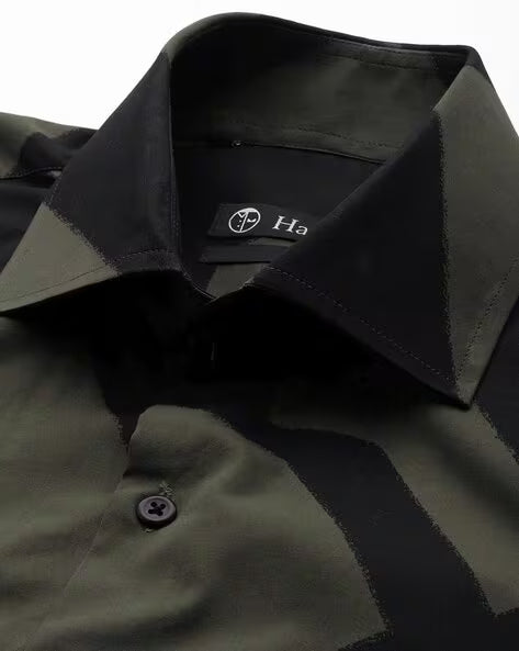 Men Printed Slim Fit Shirt with Patch Pocket